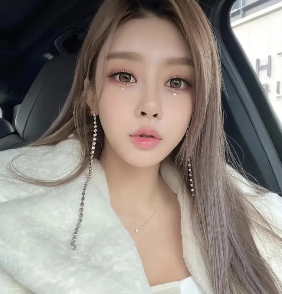 Professional K-pop idol makeup and hair styling experience in Cheongdam and Gangnam, Seoul, showcasing a polished celebrity-style beauty look.